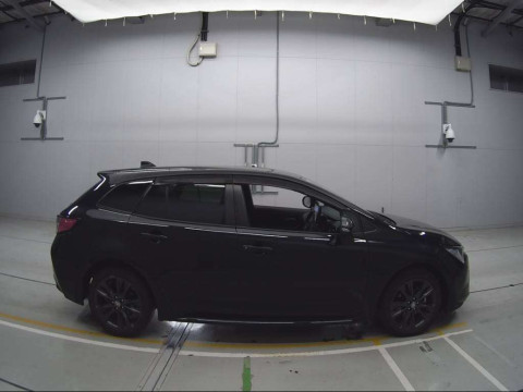 2020 Toyota Corolla Touring Wagon ZRE212W[2]