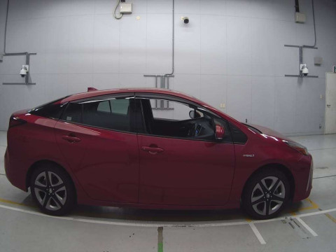 2019 Toyota Prius ZVW55[2]