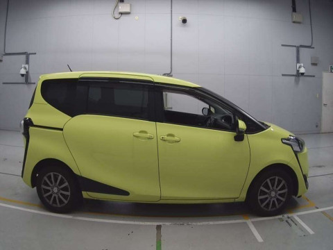 2016 Toyota Sienta NSP170G[2]