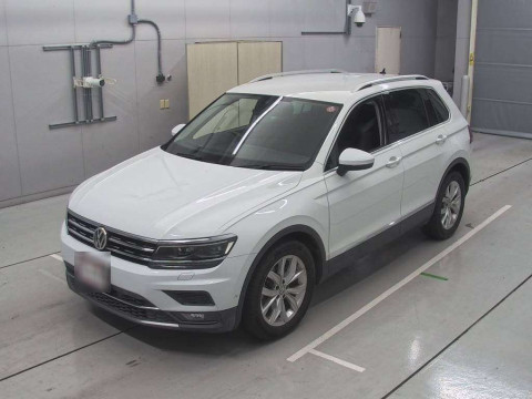 2017 Volkswagen Tiguan 5NCZE[0]