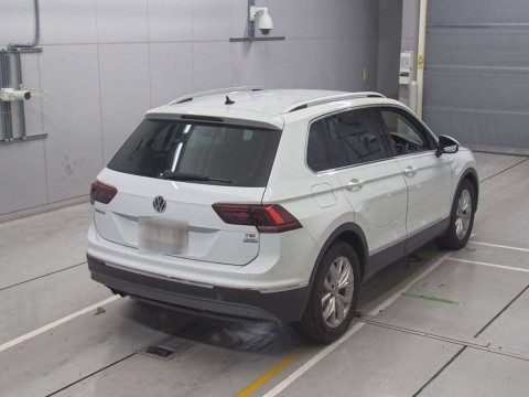 2017 Volkswagen Tiguan 5NCZE[1]