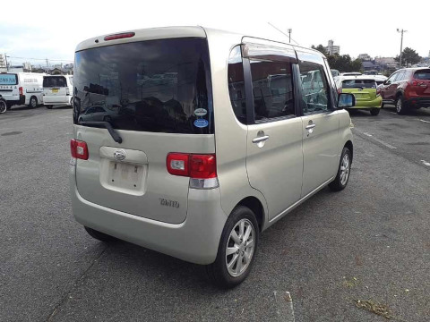 2010 Daihatsu Tanto L375S[1]