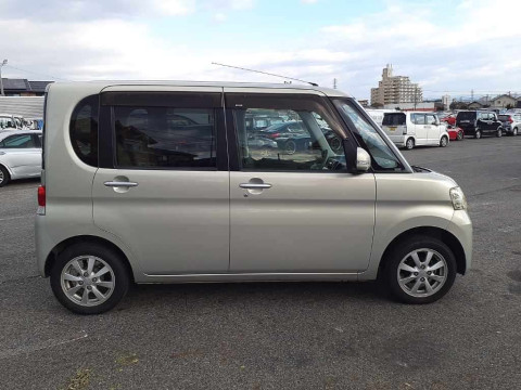 2010 Daihatsu Tanto L375S[2]