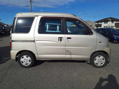 2003 Daihatsu Atrai Wagon S220G[2]