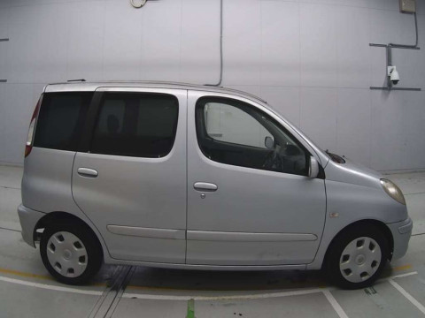 2003 Toyota Fun Cargo NCP20[2]