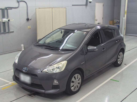 2013 Toyota Aqua NHP10[0]