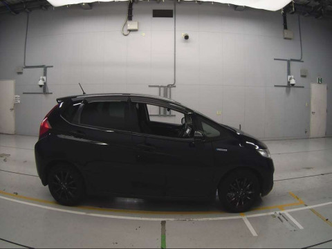 2015 Honda Fit Hybrid GP5[2]