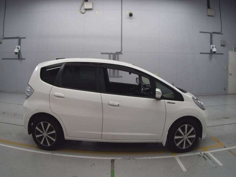 2012 Honda Fit Hybrid GP1[2]