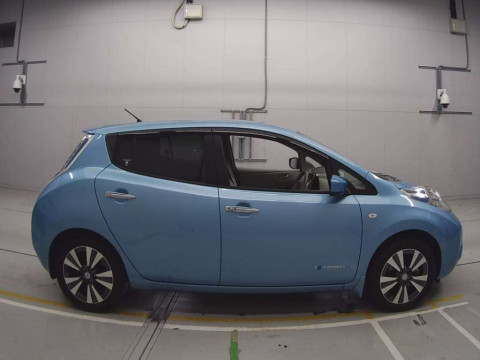 2017 Nissan Leaf AZE0[2]