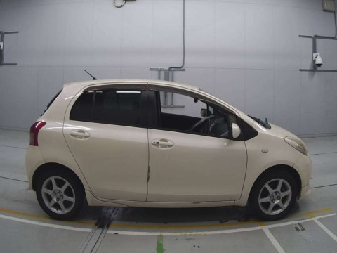 2005 Toyota Vitz SCP90[2]