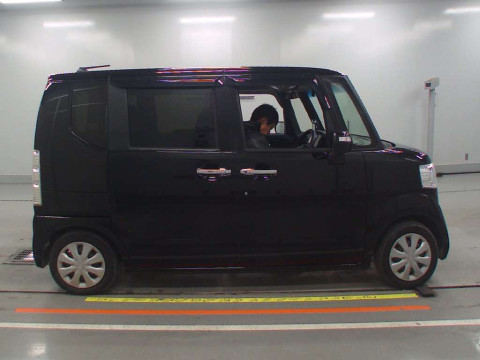 2016 Honda N-BOX JF1[2]