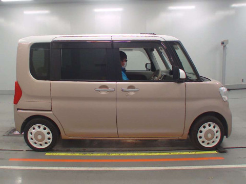 2016 Daihatsu Tanto LA600S[2]