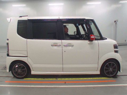 2016 Honda N-BOX JF1[2]