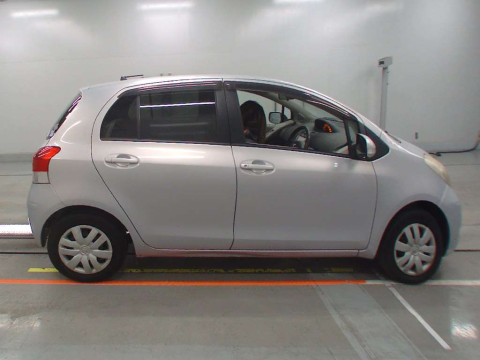 2009 Toyota Vitz SCP90[2]