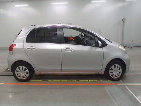 2010 Toyota Vitz SCP90[2]