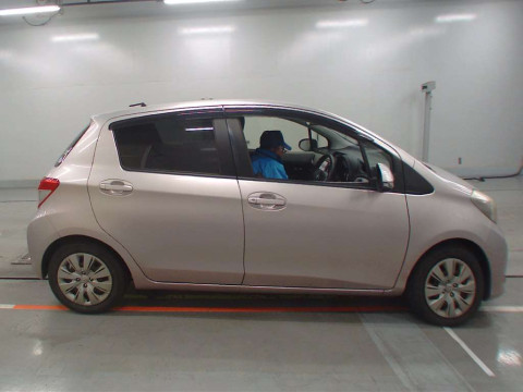 2012 Toyota Vitz NSP130[2]