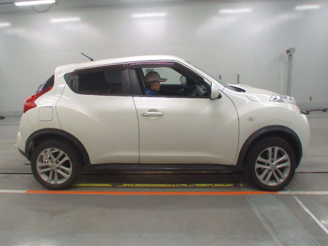 2010 Nissan JUKE YF15[2]