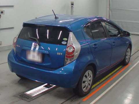 2012 Toyota Aqua NHP10[1]