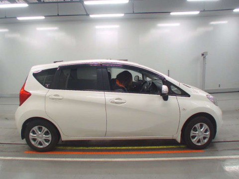 2012 Nissan Note E12[2]