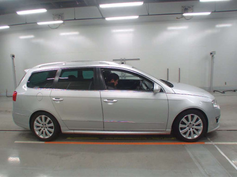 2010 Volkswagen Passat Variant 3CCDA[2]