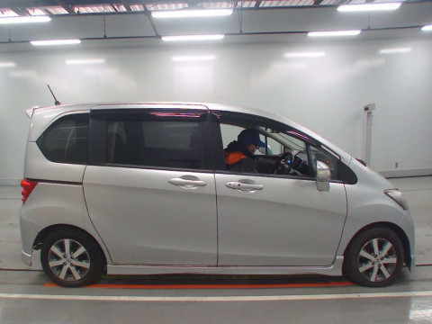 2010 Honda Freed GB3[2]