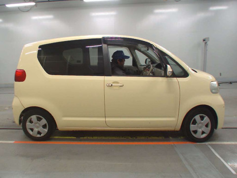 2010 Toyota Porte NNP10[2]