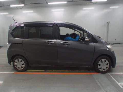 2012 Honda Freed GB3[2]