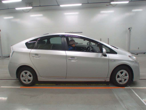 2010 Toyota Prius ZVW30[2]