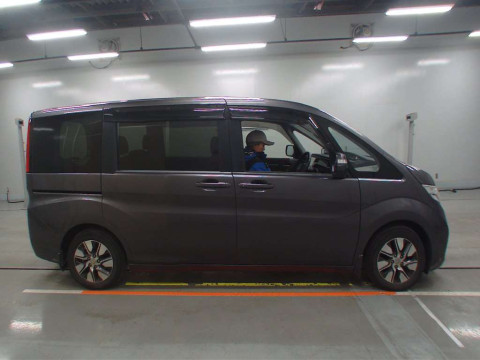 2016 Honda Step WGN RP1[2]