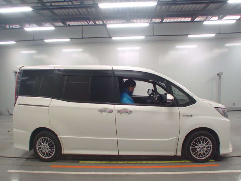 2020 Toyota Noah ZWR80W[2]