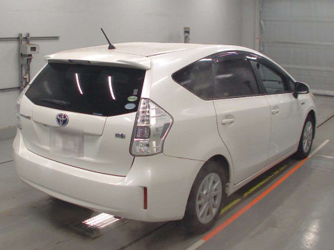 2012 Toyota Prius alpha ZVW40W[1]