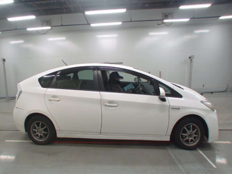 2011 Toyota Prius ZVW30[2]