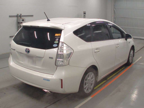 2013 Toyota Prius alpha ZVW41W[1]