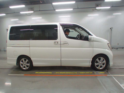 2010 Nissan Elgrand ME51[2]