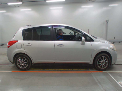 2009 Nissan Tiida C11[2]