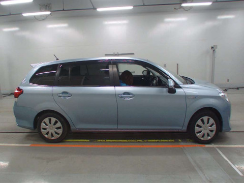 2015 Toyota Corolla Fielder NKE165G[2]