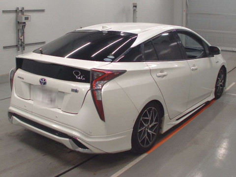 2016 Toyota Prius ZVW50[1]