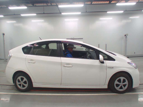 2012 Toyota Prius ZVW30[2]