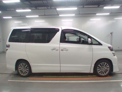 2013 Toyota Vellfire ANH20W[2]