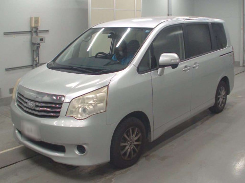 2011 Toyota Noah ZRR70G[0]