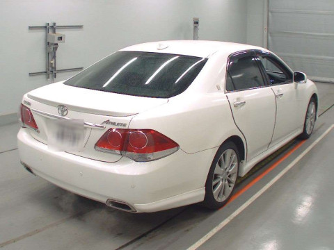 2012 Toyota Crown GRS200[1]