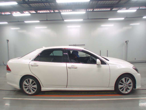 2012 Toyota Crown GRS200[2]