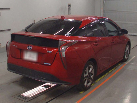 2016 Toyota Prius ZVW51[1]