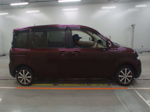 2013 Toyota Sienta NCP81G[2]