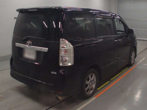 2009 Toyota Voxy ZRR70W[1]