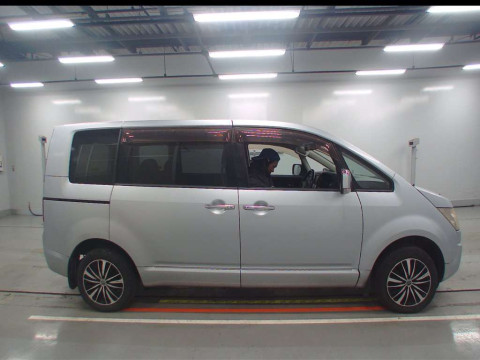 2013 Mitsubishi Delica D5 CV5W[2]