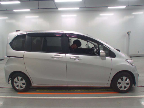 2014 Honda Freed GB3[2]