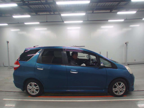 2012 Honda Fit Shuttle GG7[2]