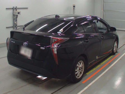 2017 Toyota Prius ZVW50[1]