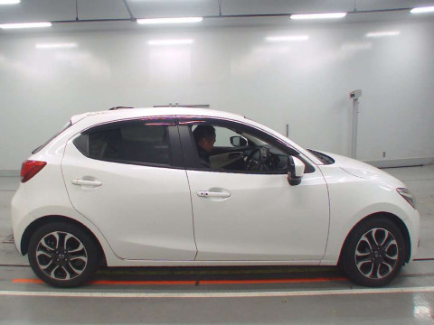 2014 Mazda Demio DJ5FS[2]